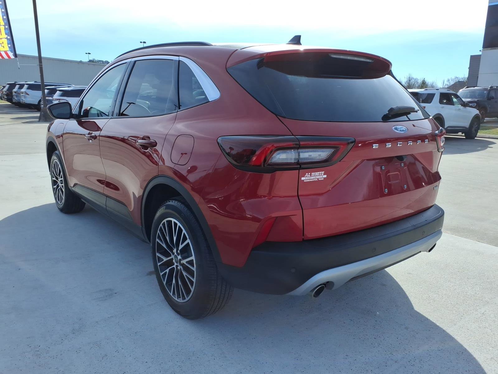 Used 2024 Ford Escape SE image 3