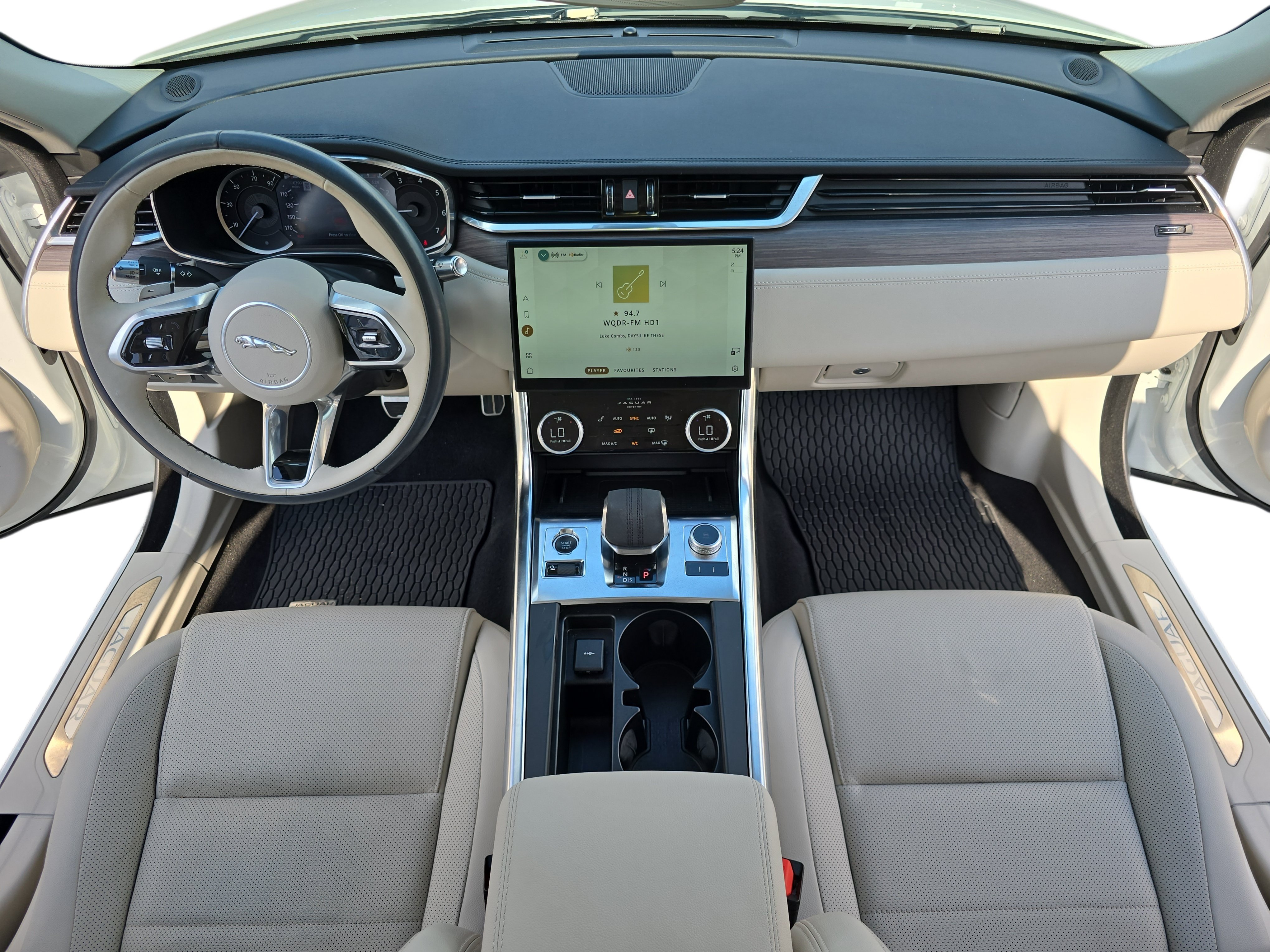 Used 2022 Jaguar XF SE RWD image 9