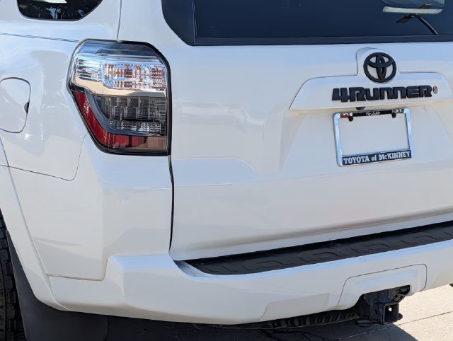 Used 2017 Toyota 4Runner SR5 Premium RWD image 8