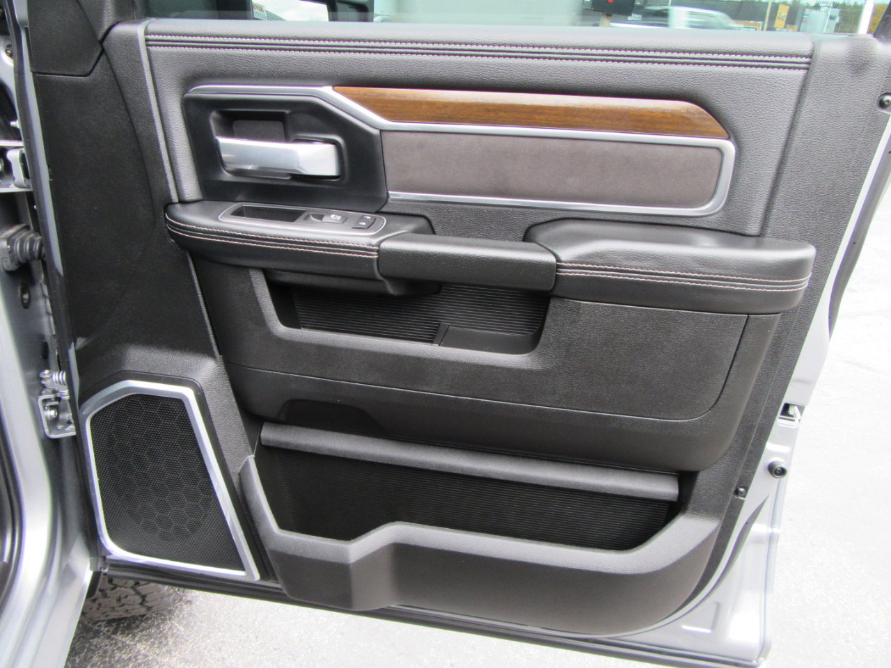 Used 2024 RAM 2500 Laramie image 82