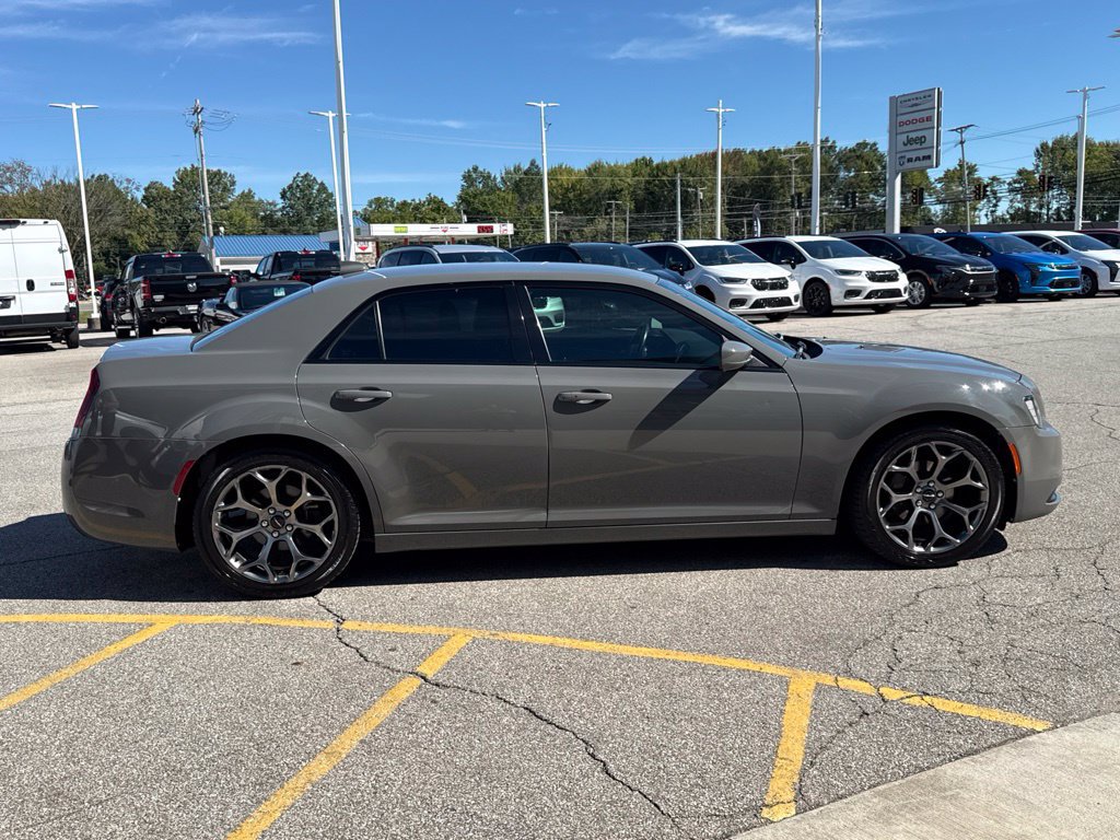 Used 2018 Chrysler 300 S RWD image 9