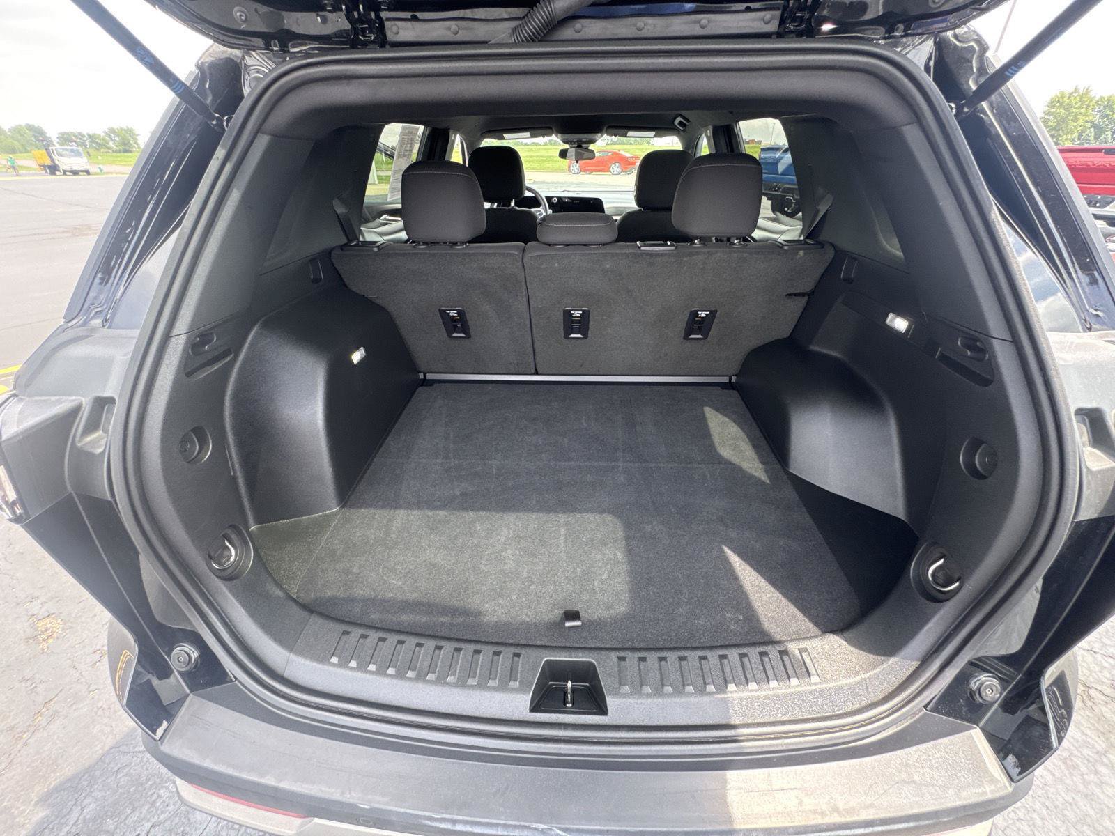 Used 2025 Chevrolet Equinox LT FWD image 13