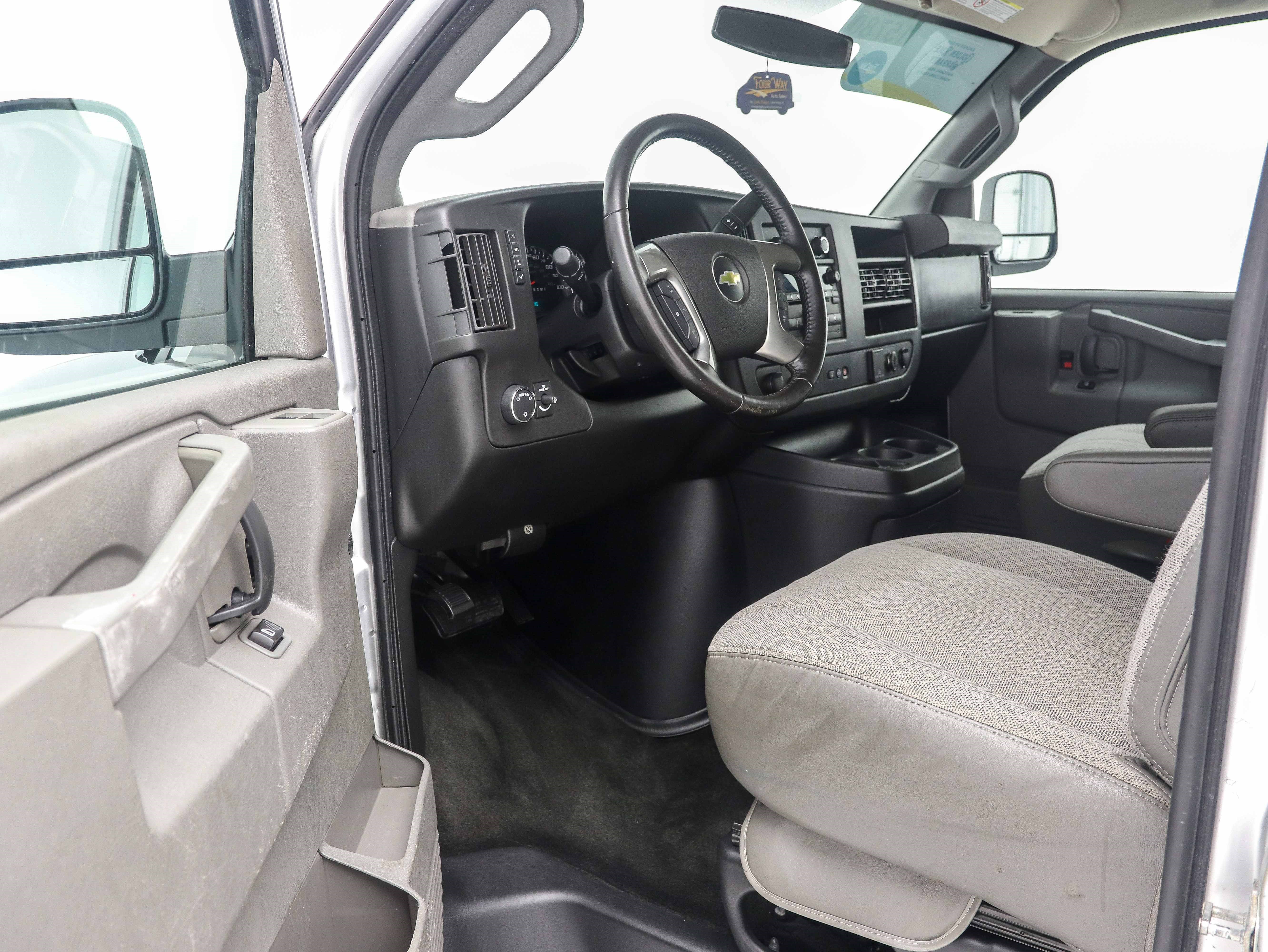 Used 2016 Chevrolet Express 3500 LT w/ LT Preferred Equipment Group RWD image 12