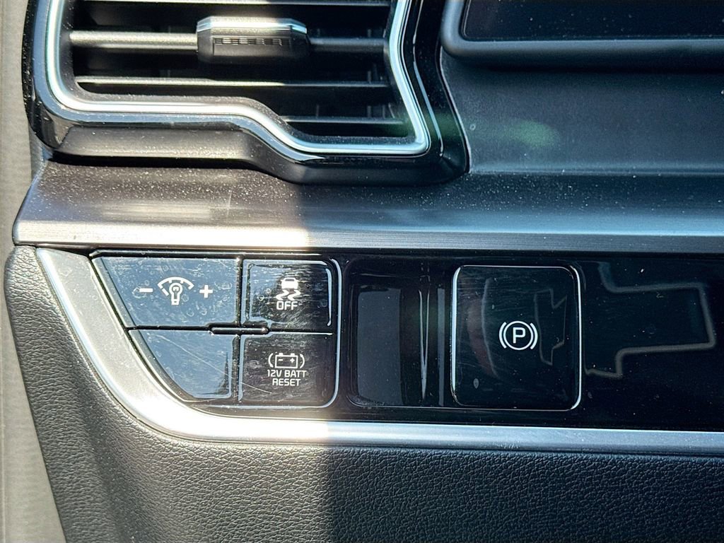 Certified 2023 Kia Sportage EX AWD/4WD image 12