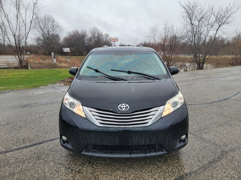 Used 2015 Toyota Sienna XLE w/ XLE Navigation Package image 2