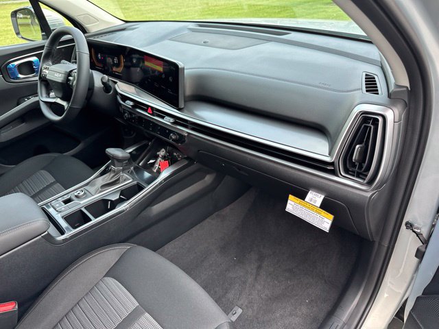 New 2026 Kia Sorento LX FWD image 11
