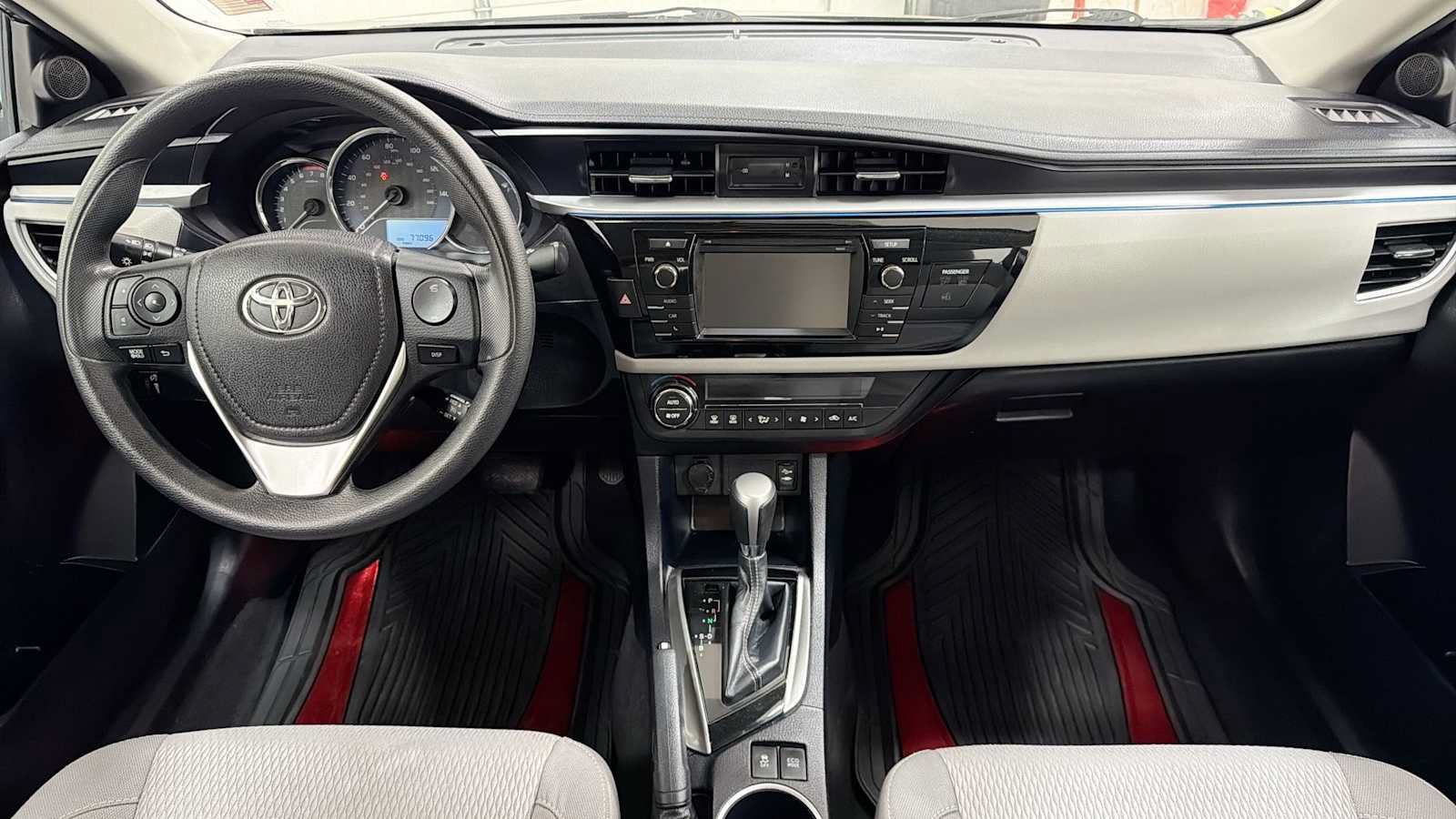 Used 2014 Toyota Corolla LE FWD image 25