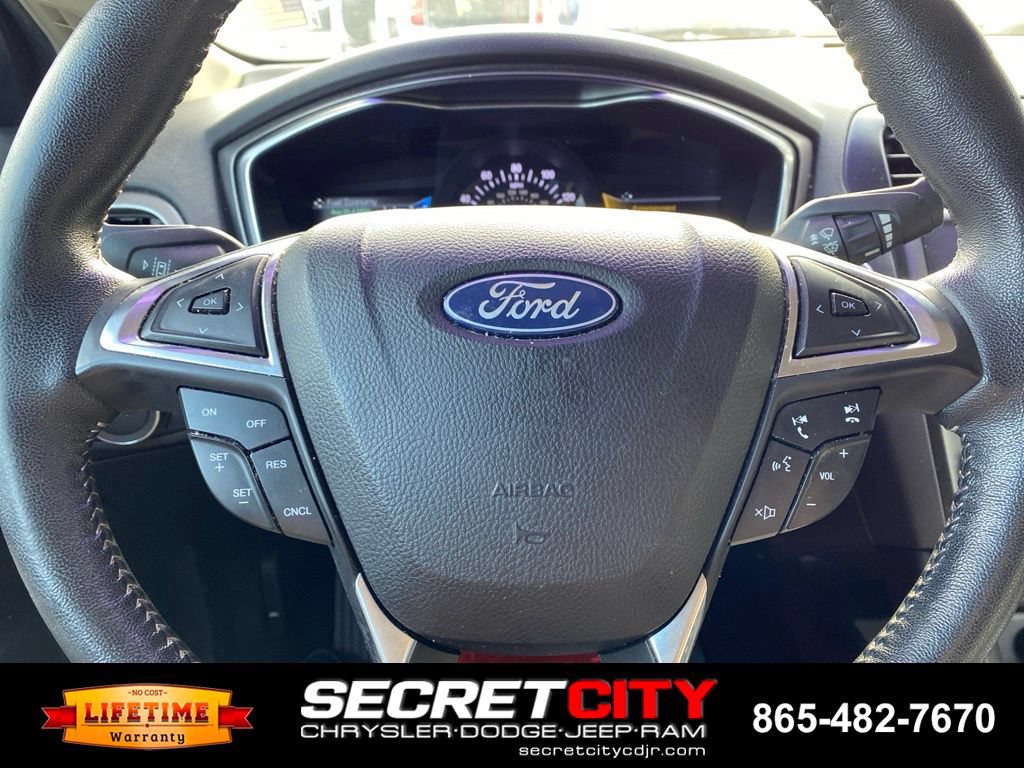 Used 2020 Ford Fusion SE w/ Equipment Group 151A FWD image 17