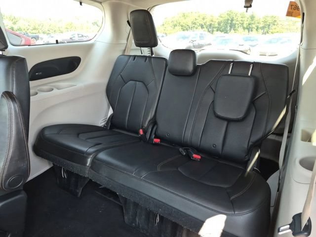 Used 2018 Chrysler Pacifica Touring-L Plus w/ Advanced Safetytec Group FWD image 13