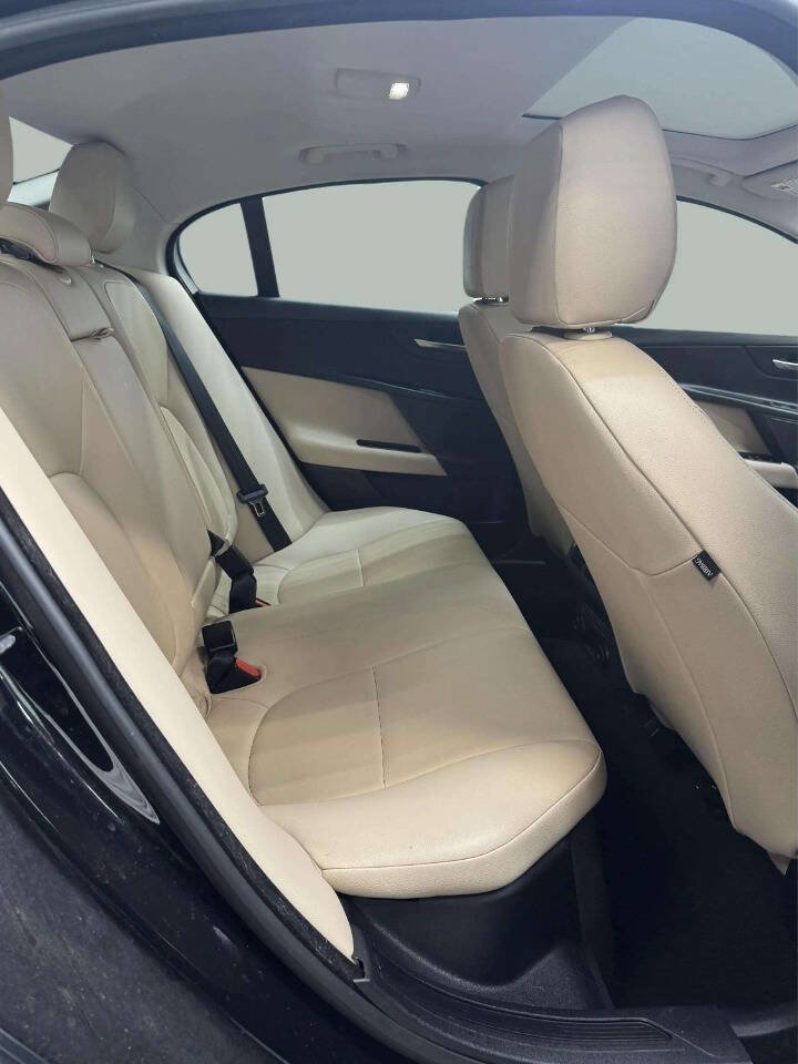 Used 2018 Jaguar XE Premium AWD/4WD image 8