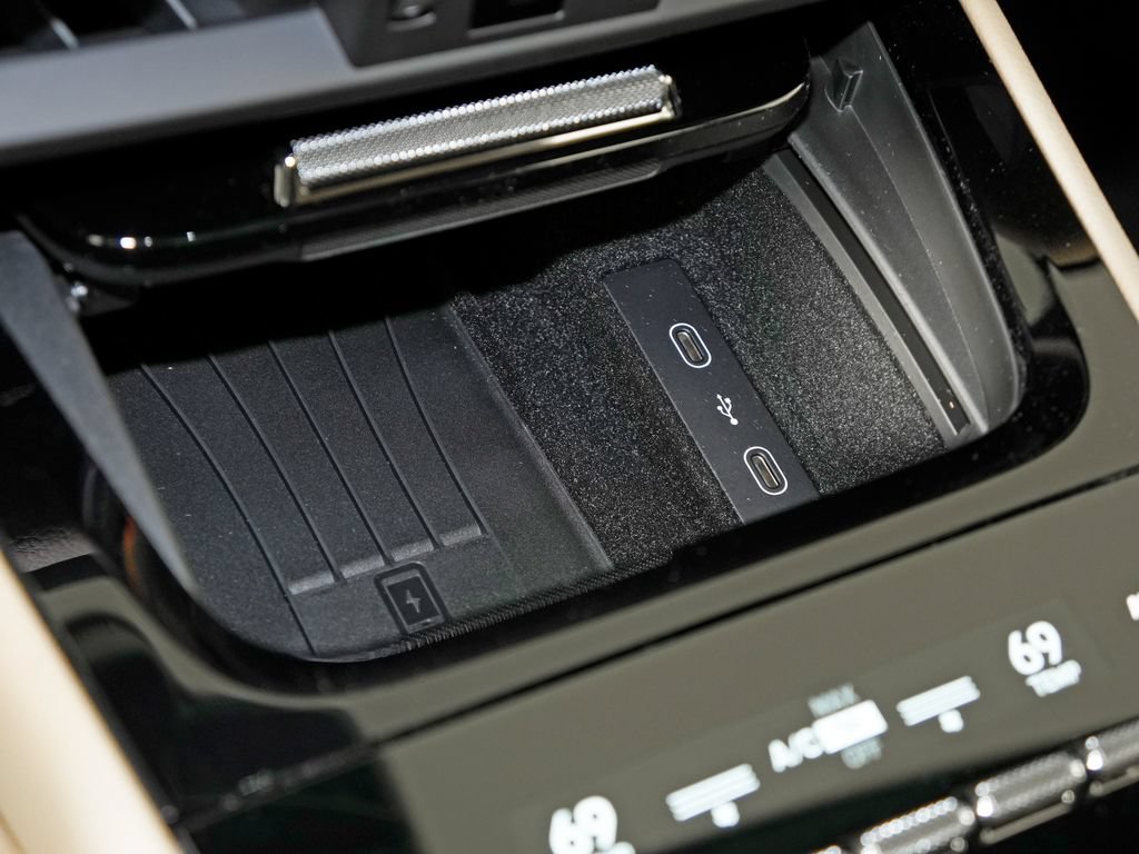 Certified 2026 Porsche Cayenne AWD/4WD image 30