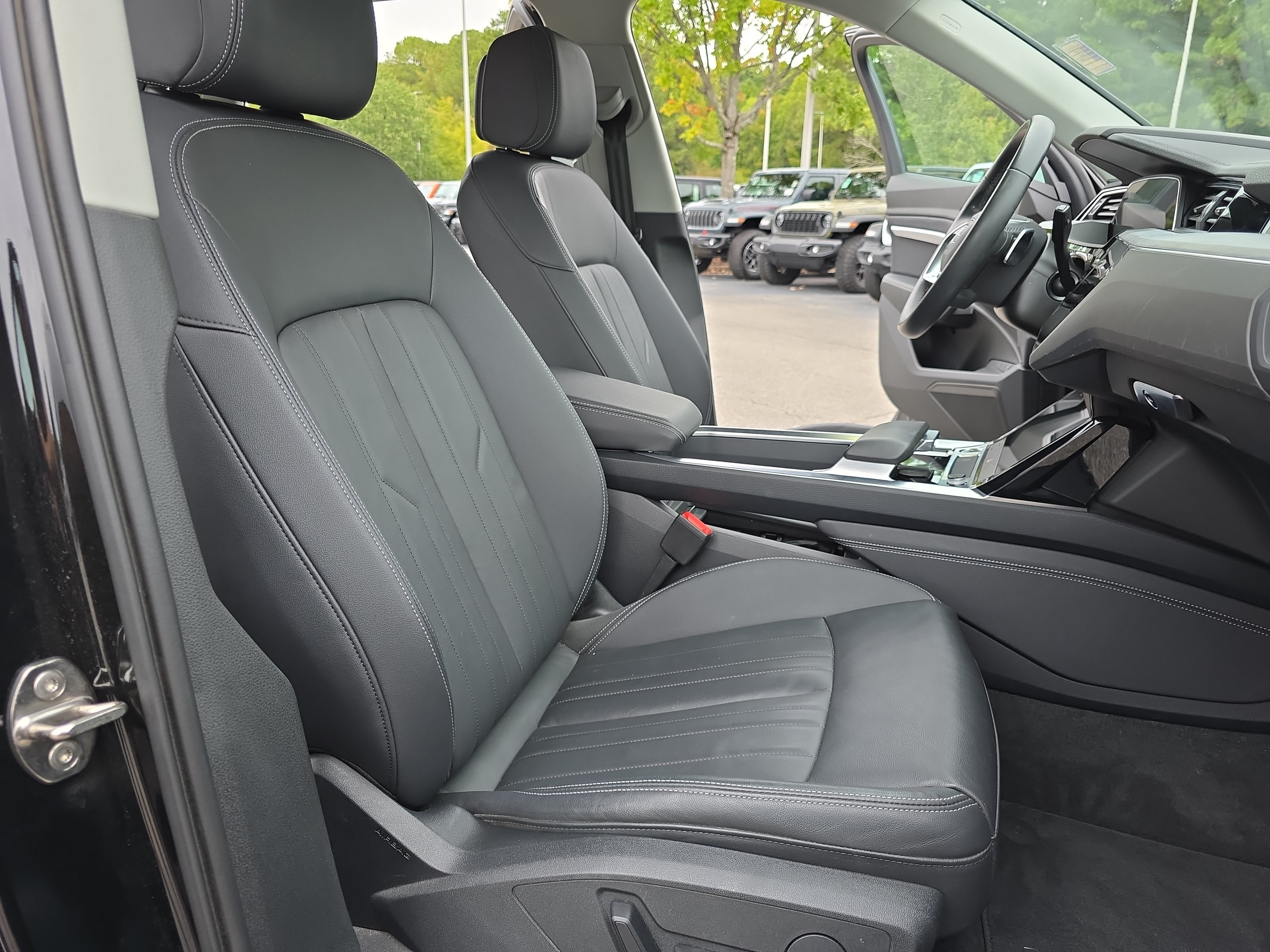 Used 2024 Audi Q8 e-tron Premium Plus AWD/4WD image 10