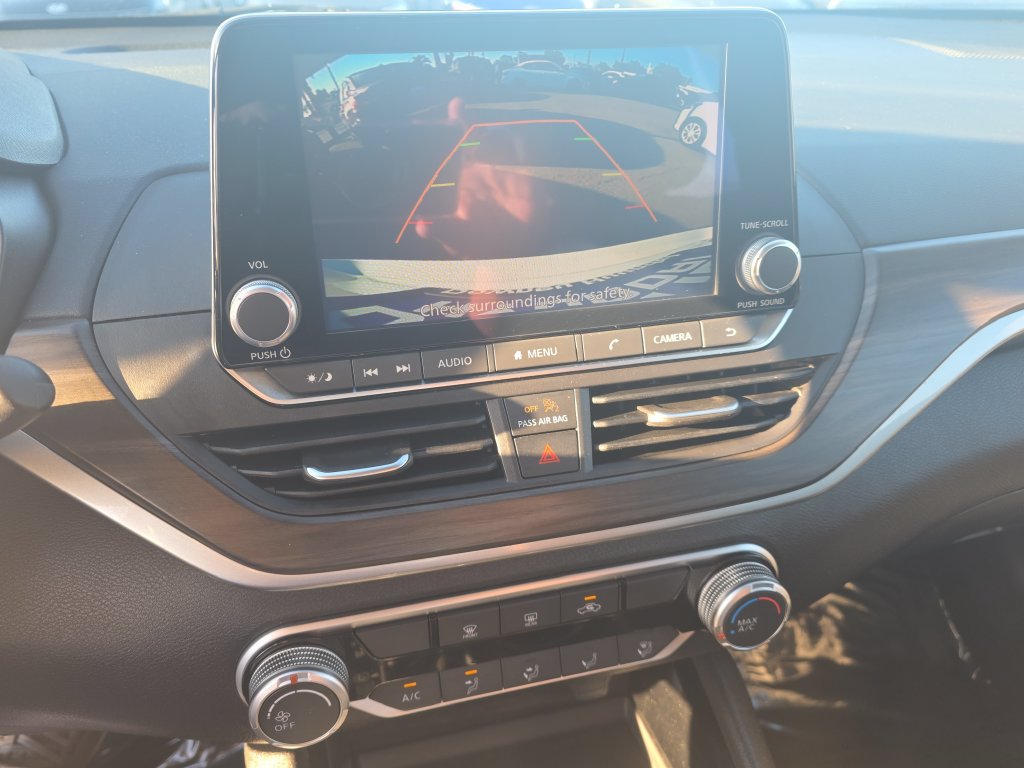 Used 2024 Nissan Altima 2.5 SV FWD image 17