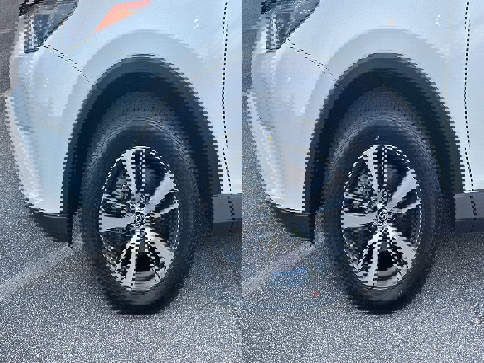 Used 2018 Toyota RAV4 XLE image 11