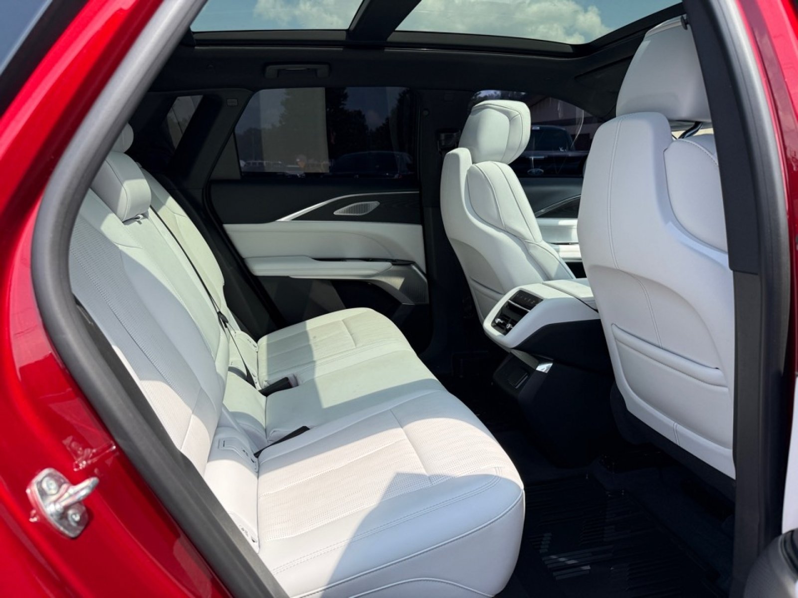 Used 2024 Cadillac Lyriq Sport AWD/4WD image 27