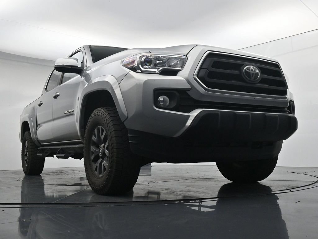 Used 2023 Toyota Tacoma SR5 w/ Technology Package AWD/4WD image 18