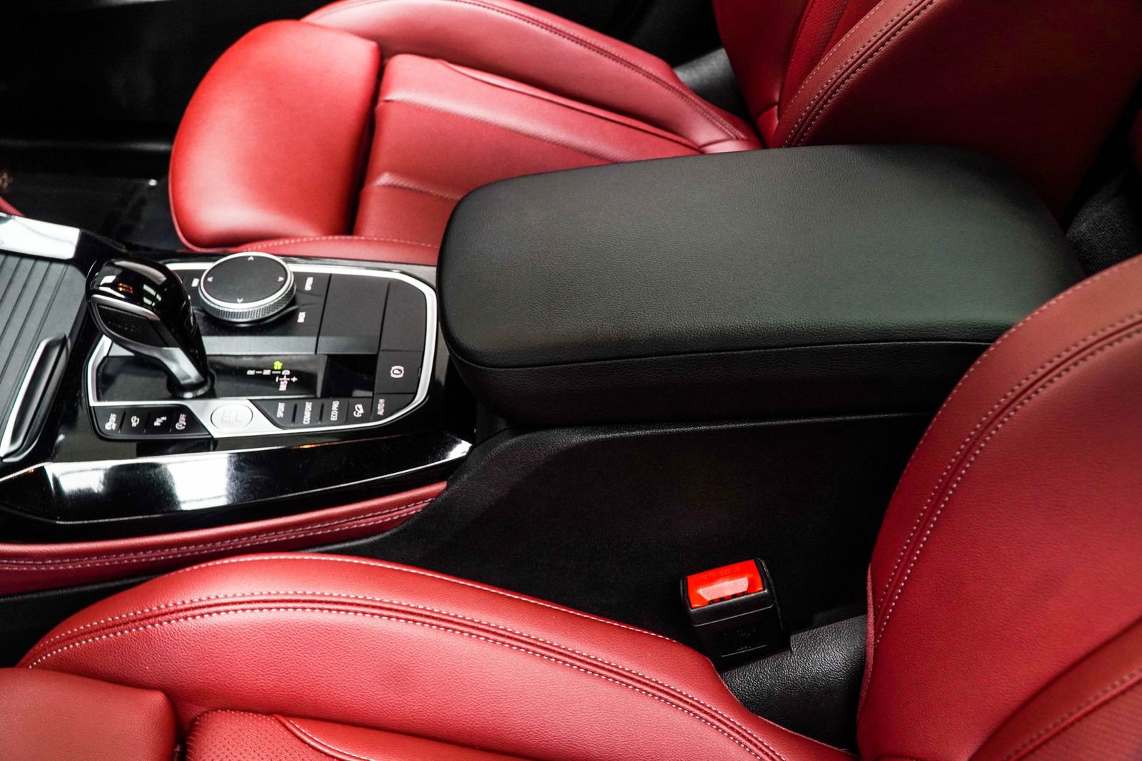 Used 2024 BMW X4 xDrive30i w/ Parking Assistance Package AWD/4WD image 19