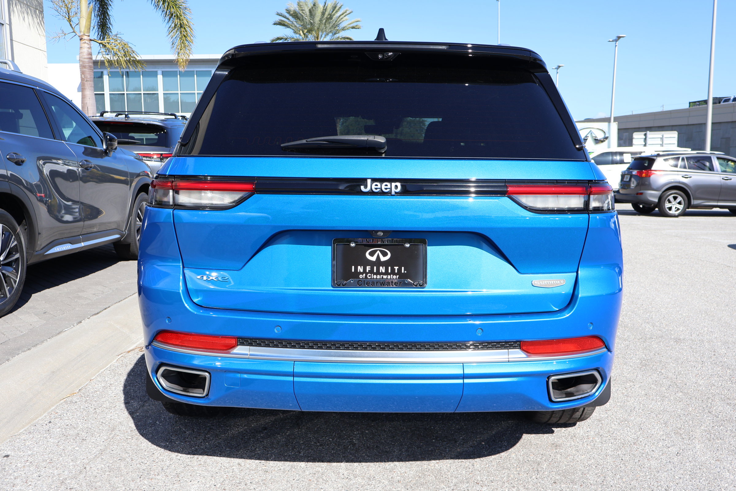 Used 2023 Jeep Grand Cherokee Summit image 8