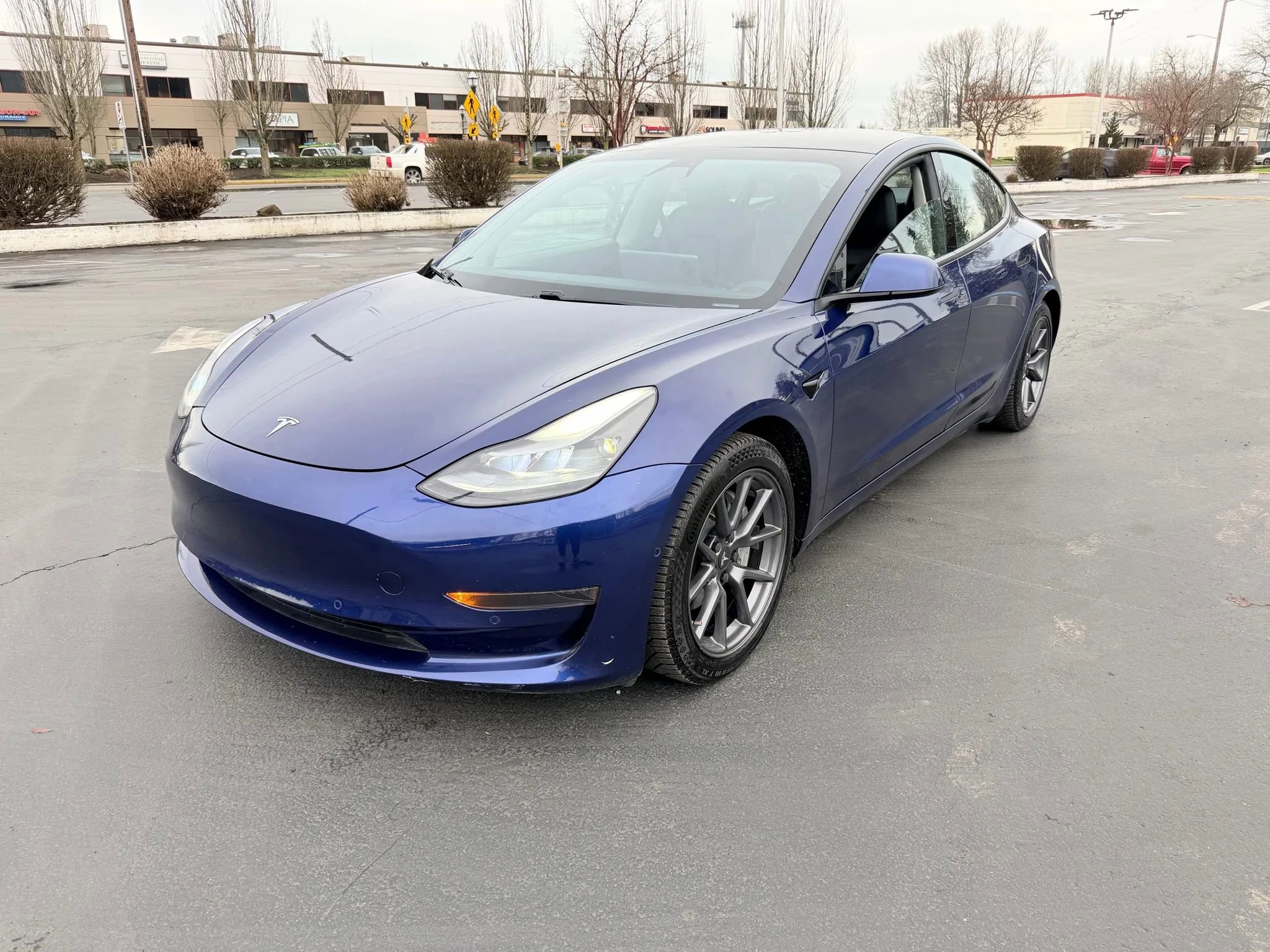 Used 2021 Tesla Model 3 Standard Range Plus image 1