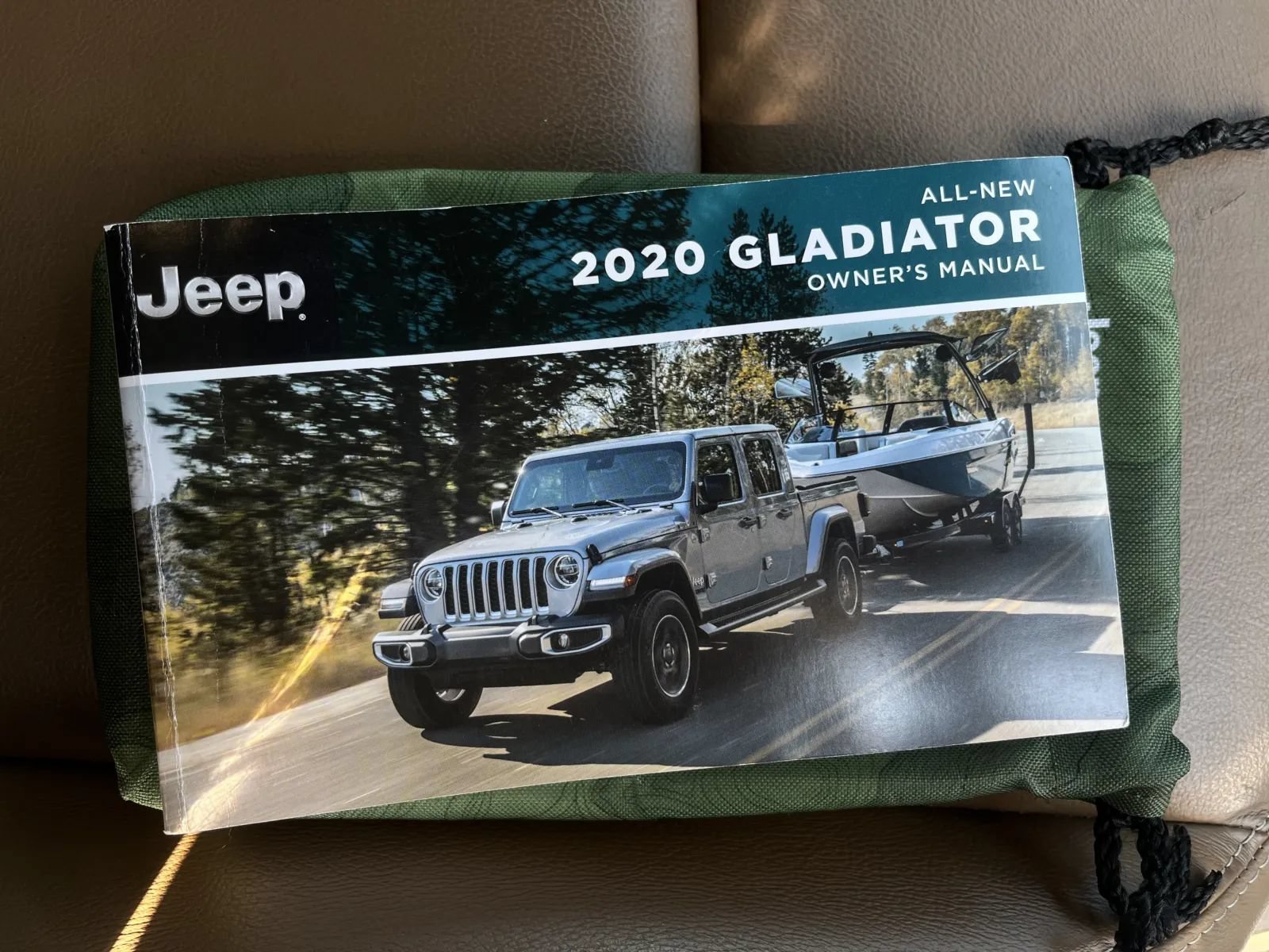 Used 2020 Jeep Gladiator Rubicon AWD/4WD image 13