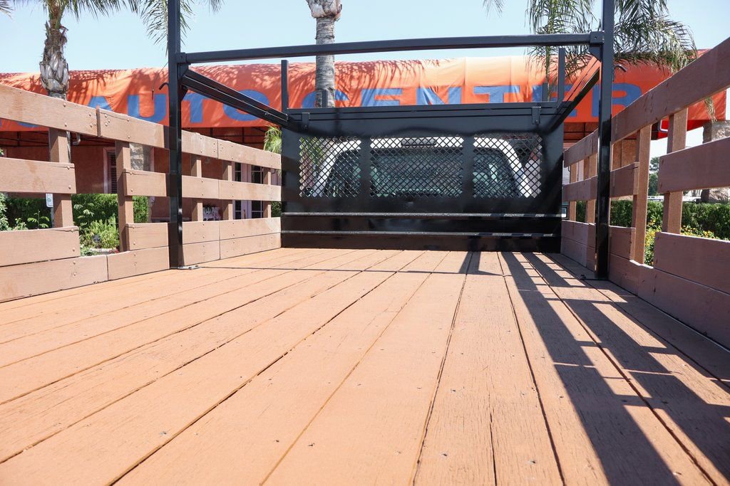 Used 2015 Ford F550 2WD Regular Cab Super Duty image 12