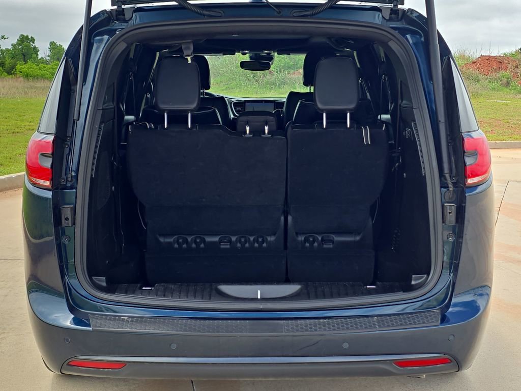 Used 2022 Chrysler Pacifica Limited w/ S Appearance Package FWD image 13