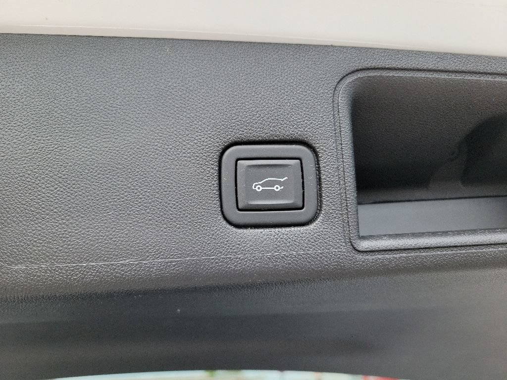 Used 2023 GMC Terrain SLE w/ Driver Convenience Package AWD/4WD image 9