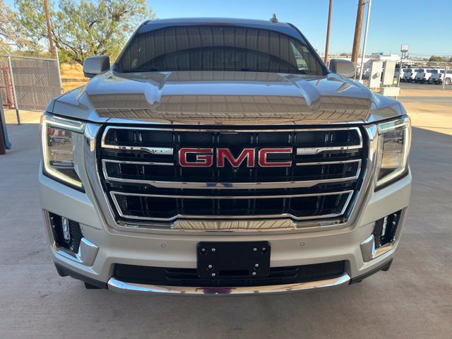 Used 2023 GMC Yukon SLT w/ SLT Premium Package AWD/4WD image 2
