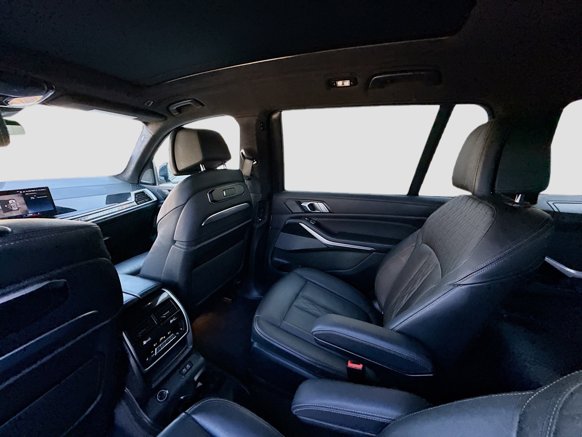 Used 2023 BMW X7 xDrive40i w/ M Sport Package image 24