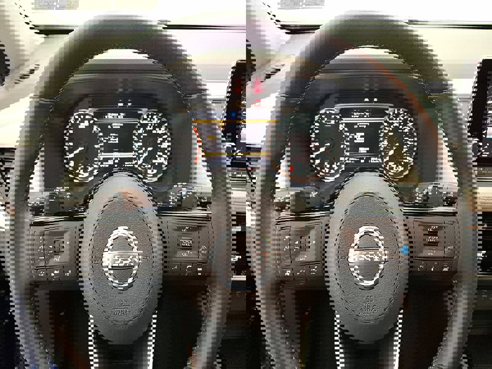 Used 2022 Nissan Rogue SV w/ SV Premium Package image 16