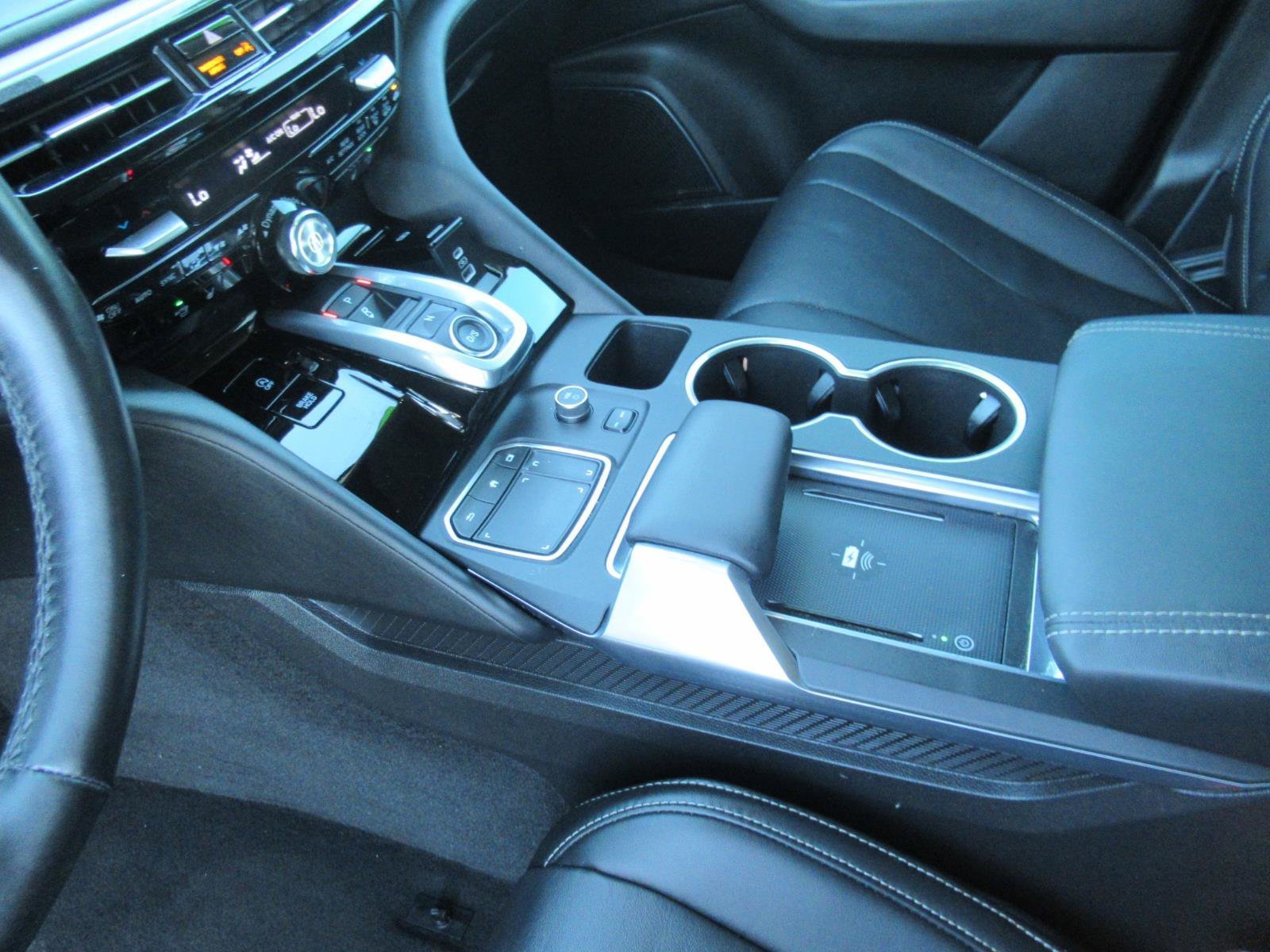 Used 2024 Acura MDX w/ Technology Package FWD image 16
