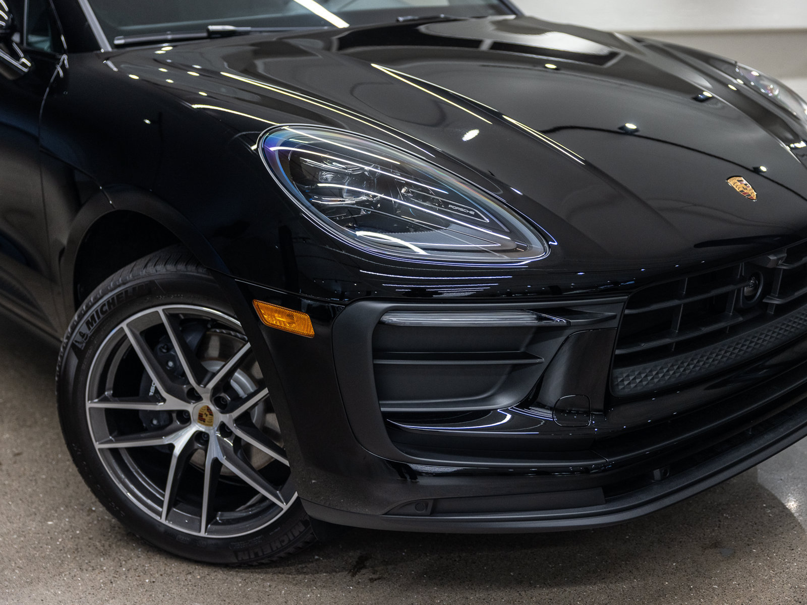 Used 2026 Porsche Macan AWD/4WD image 16