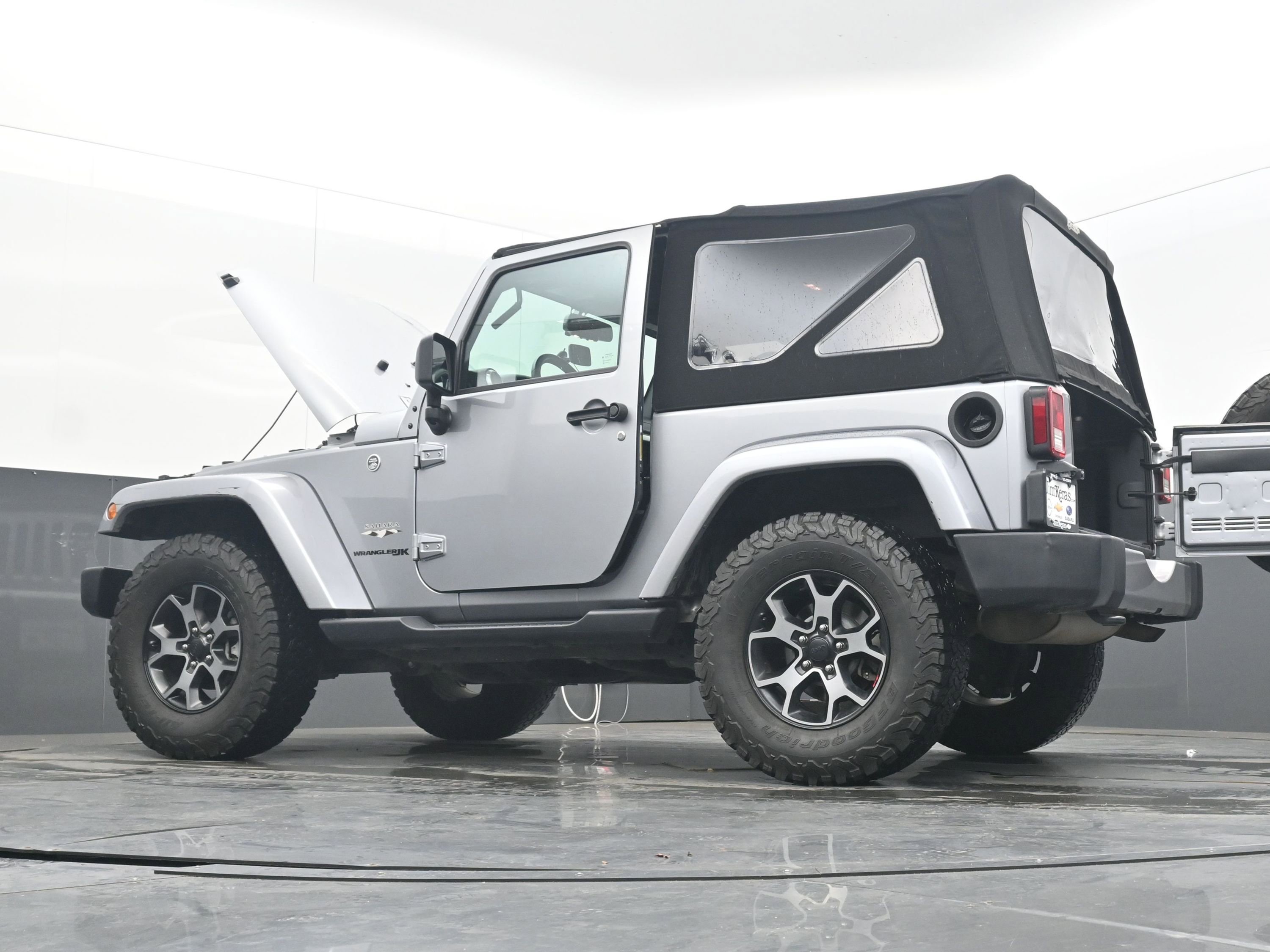 Used 2018 Jeep Wrangler Sahara w/ Connectivity Group image 42