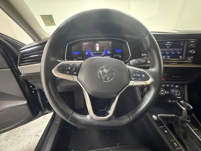 Used 2024 Volkswagen Jetta SE FWD image 15
