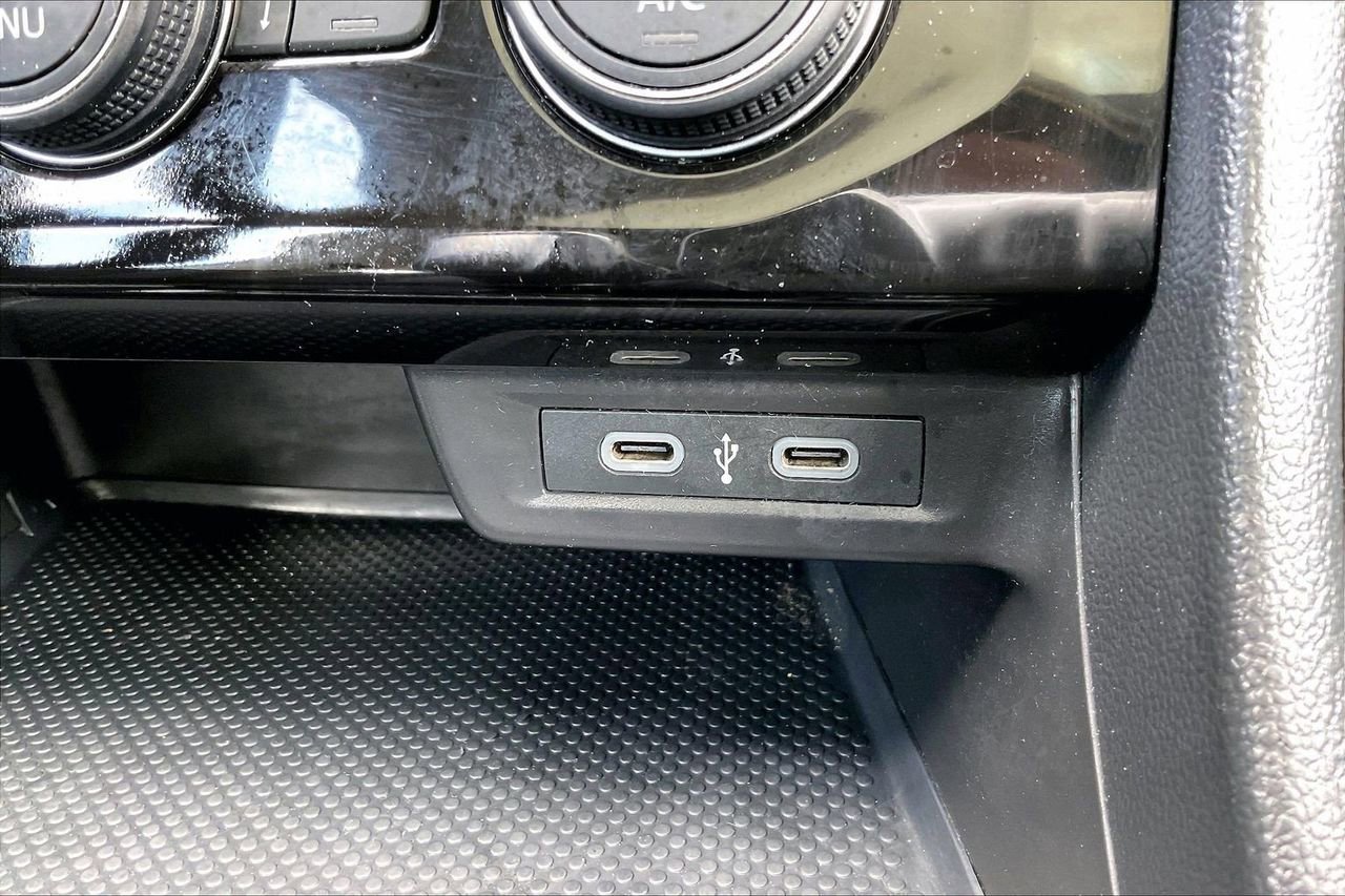 Used 2024 Volkswagen Jetta SE image 17