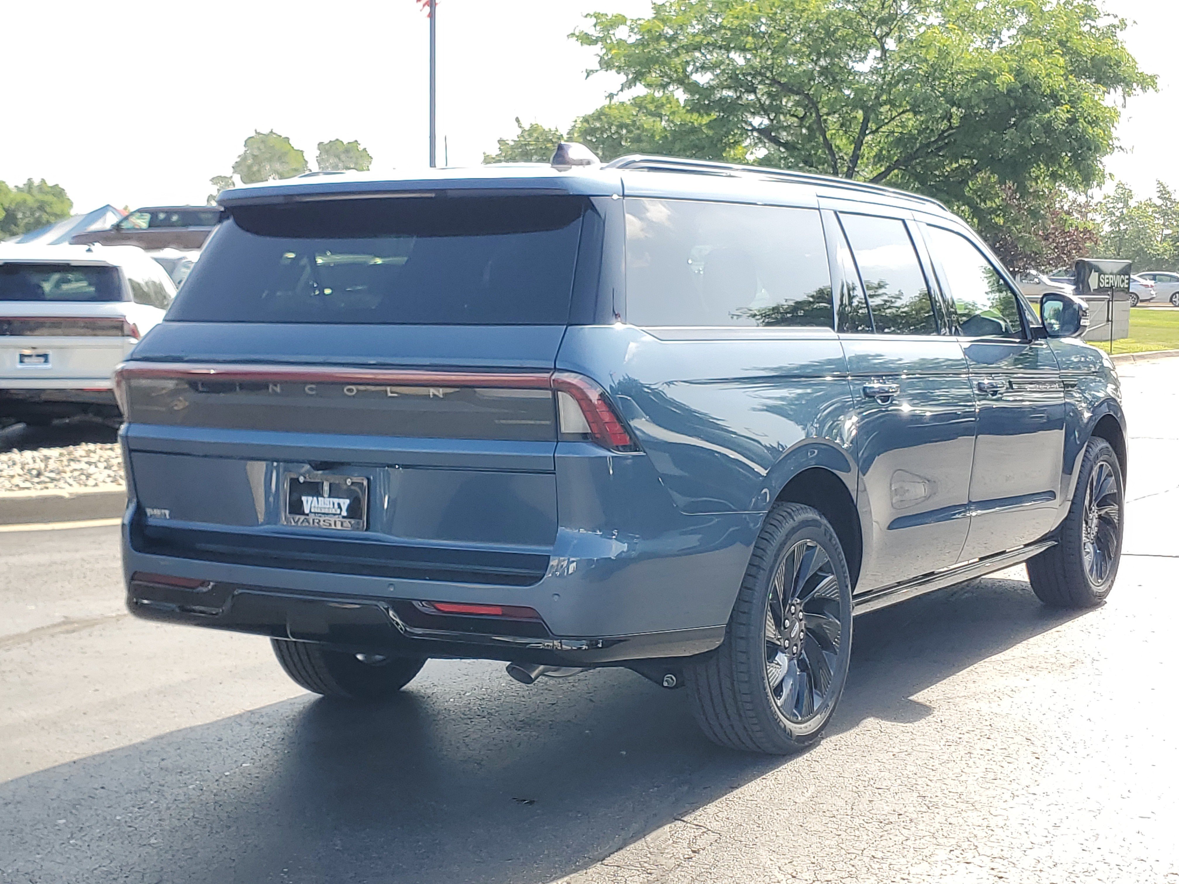 New 2027 Lincoln Navigator L Reserve w/ Jet Appearance Package AWD/4WD image 4