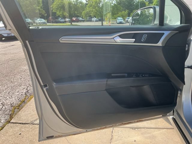 Used 2017 Ford Fusion SE w/ Fusion SE Technology Package FWD image 15