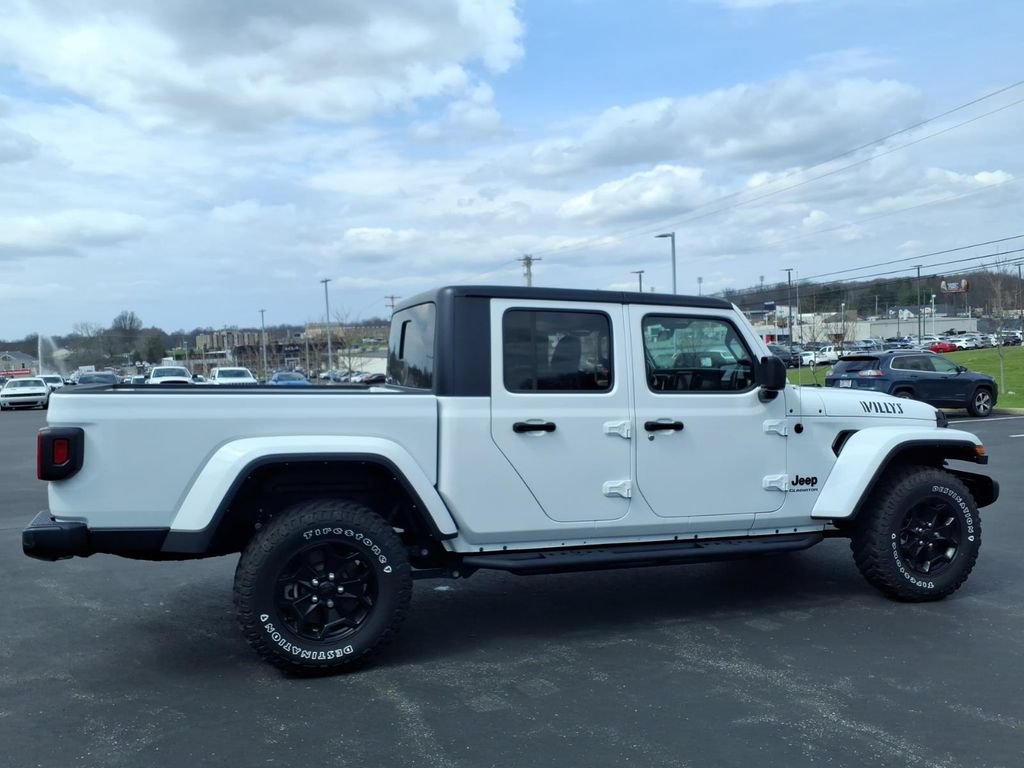 Used 2022 Jeep Gladiator Sport AWD/4WD image 6