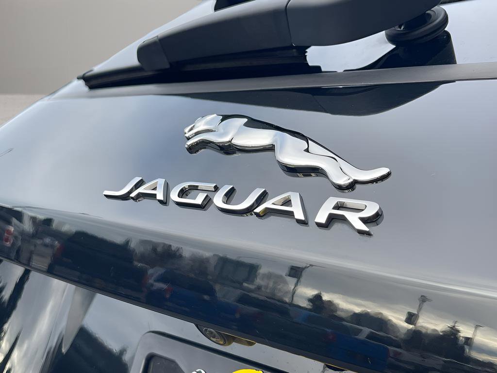 Used 2018 Jaguar F-PACE Premium image 24