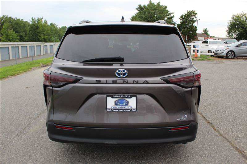 Used 2023 Toyota Sienna LE w/ LE Plus Package FWD image 6
