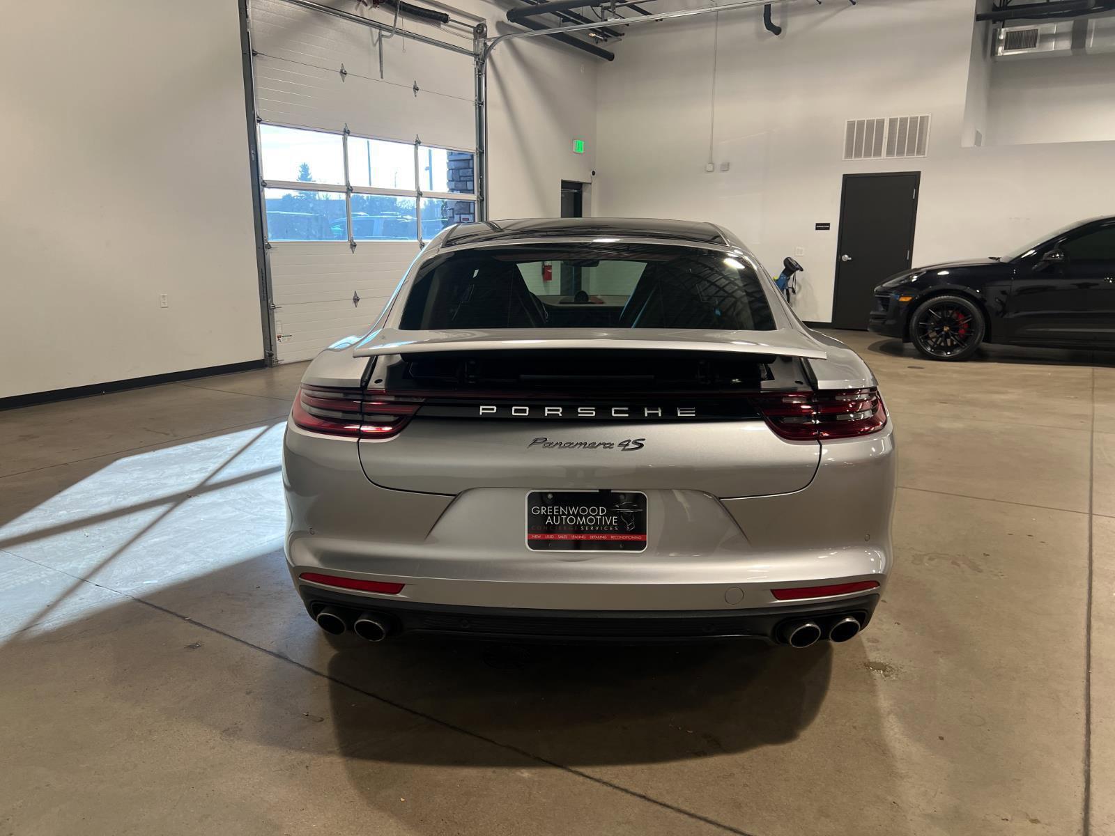 Used 2020 Porsche Panamera 4S image 4