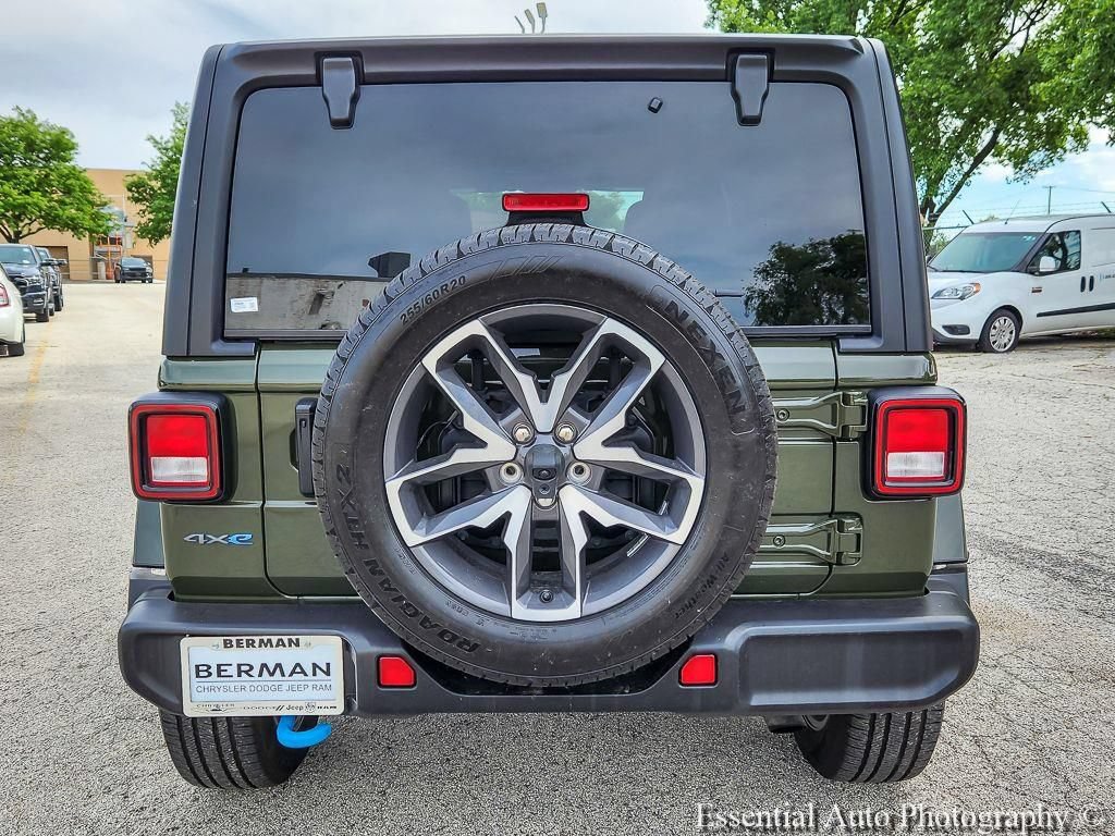 Used 2024 Jeep Wrangler Unlimited w/ Convenience Group AWD/4WD image 6