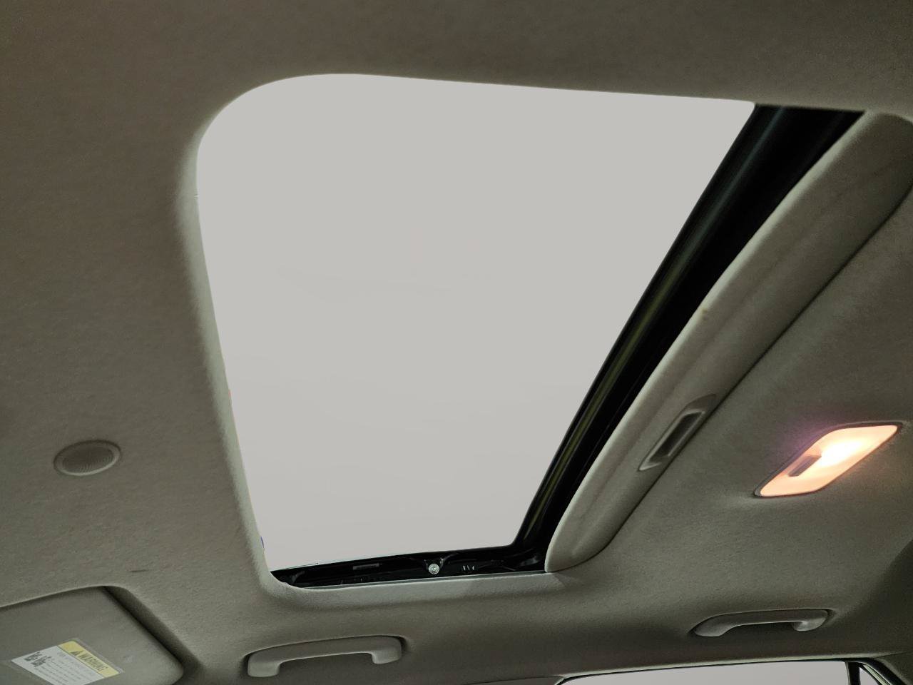 Used 2022 Hyundai Venue SEL FWD image 20