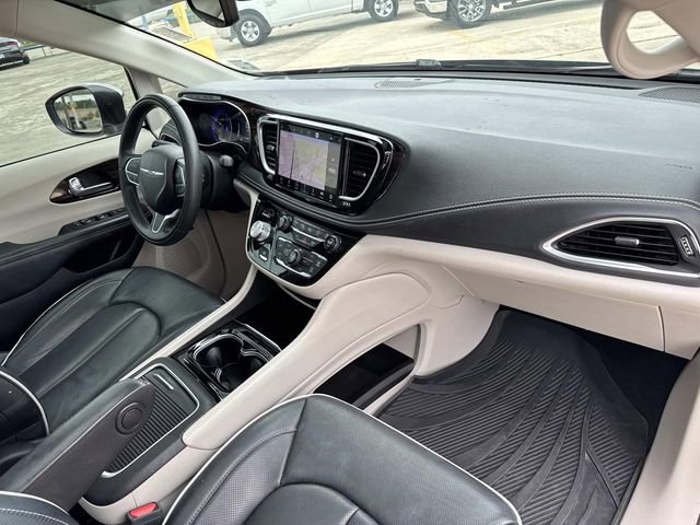 Used 2022 Chrysler Pacifica Limited AWD/4WD image 32