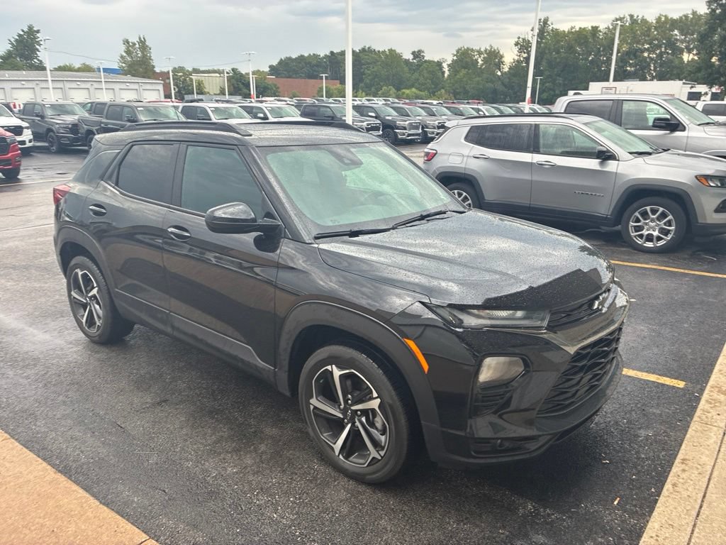 Used 2022 Chevrolet TrailBlazer RS w/ Sun and Liftgate Package AWD/4WD image 3