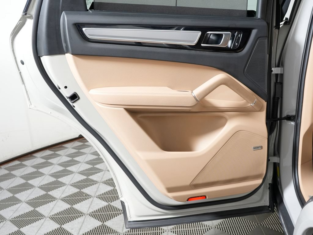 Certified 2023 Porsche Cayenne Platinum Edition AWD/4WD image 37