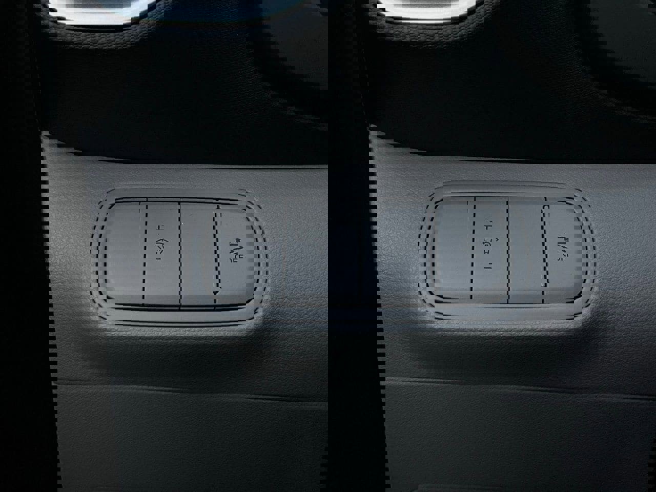 Used 2025 Hyundai Venue SEL image 22