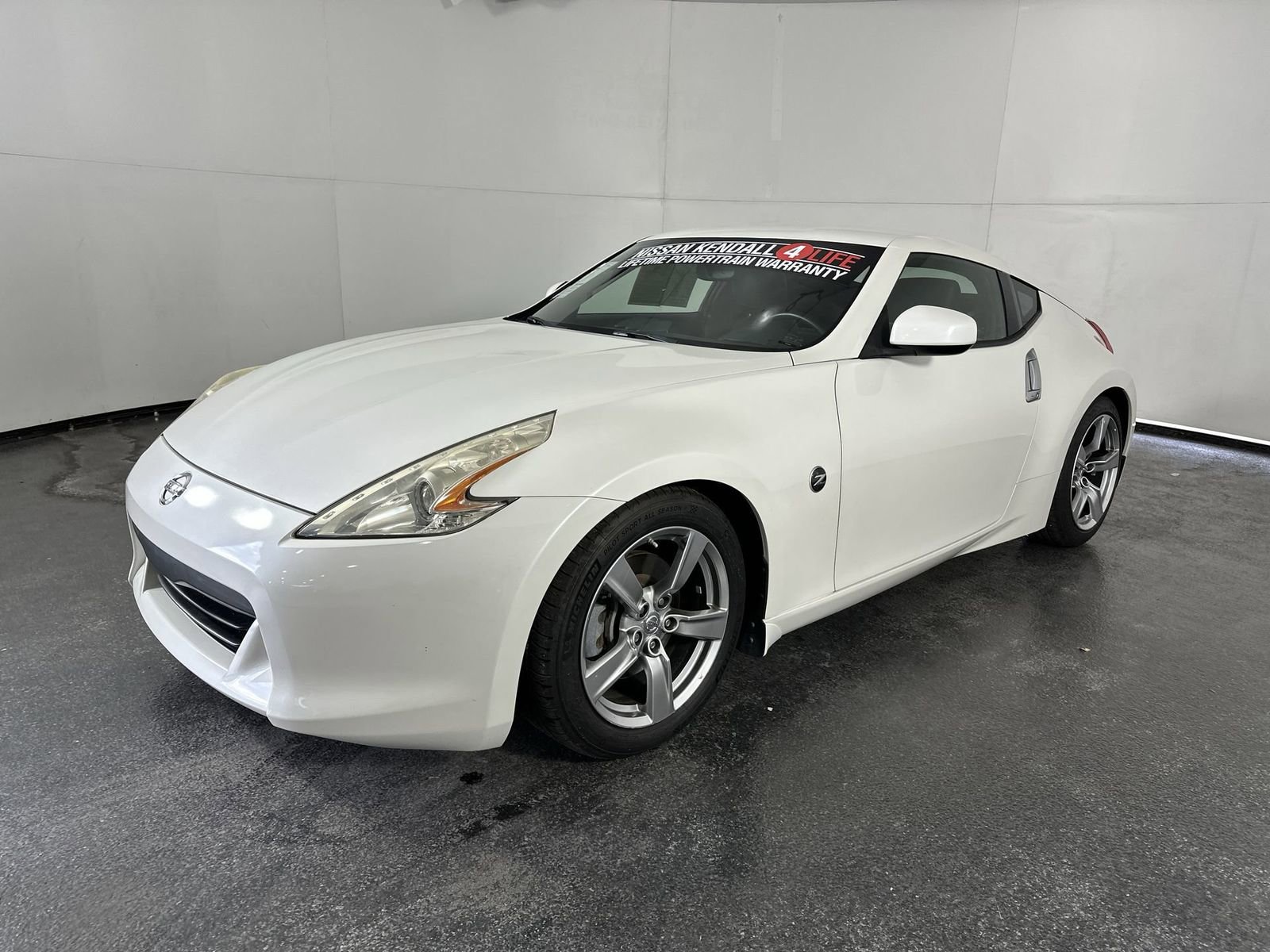 Used 2009 Nissan 370Z Touring RWD image 4