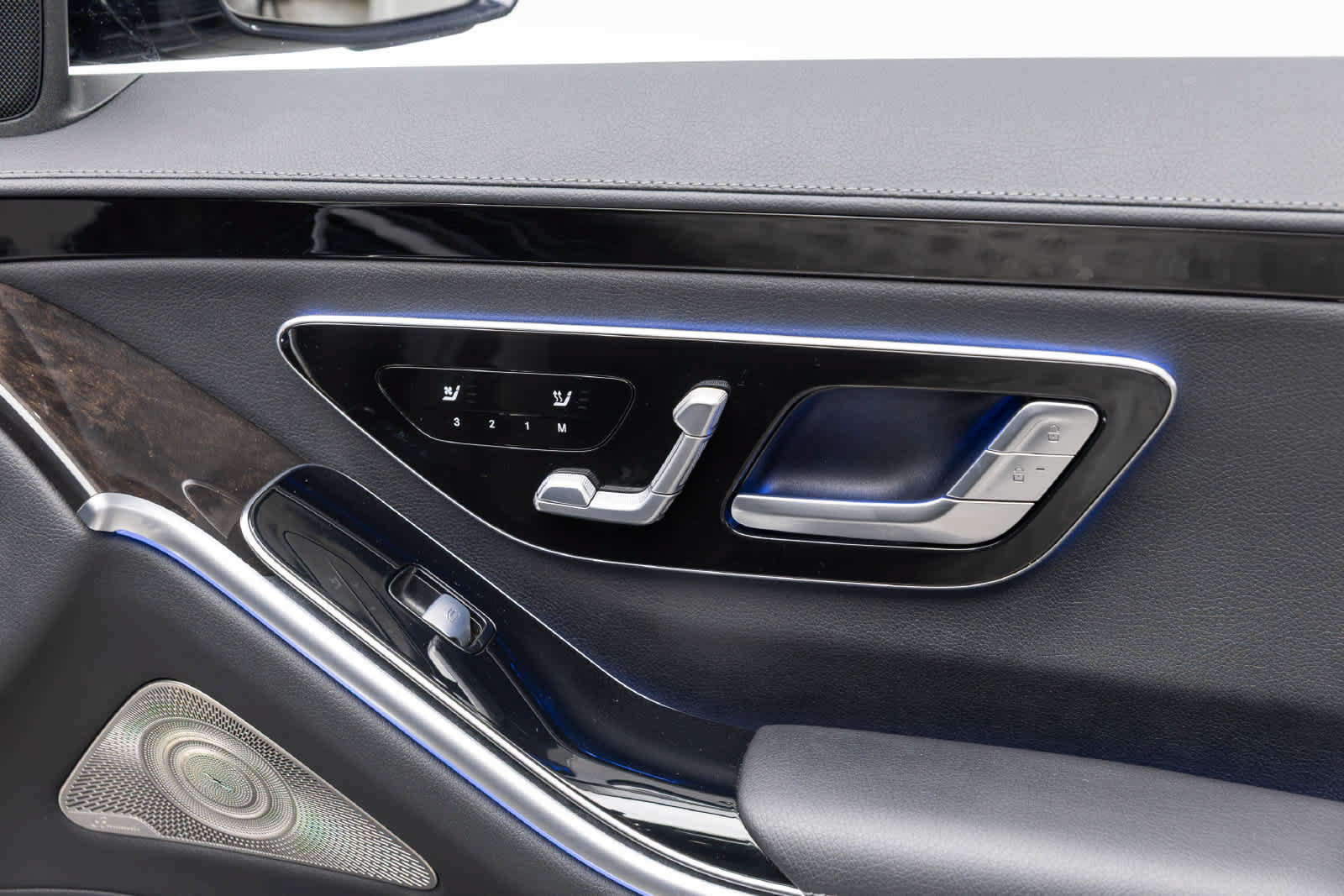Used 2023 Mercedes-Benz S 500 4MATIC w/ AMG Line image 40