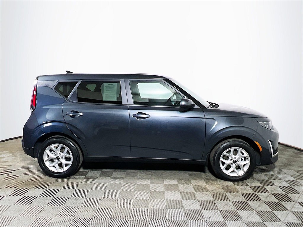 Used 2023 Kia Soul LX w/ LX Technology Package image 9